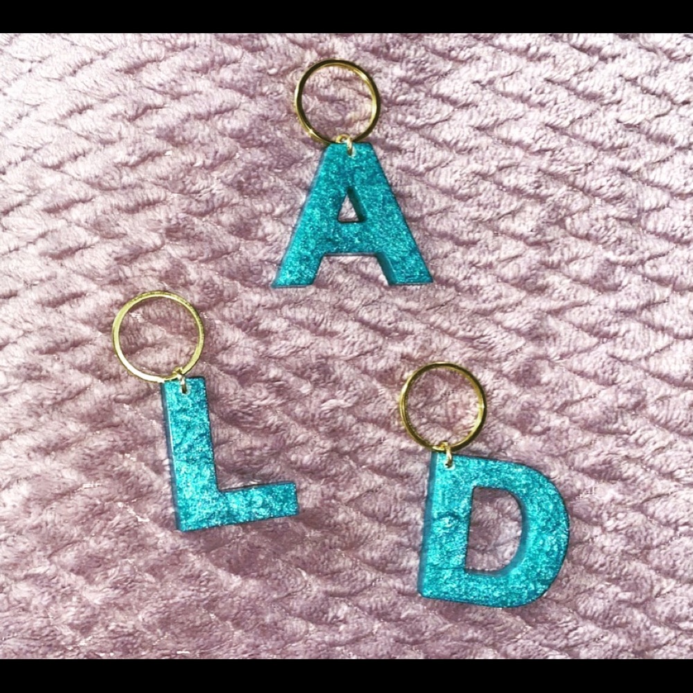 LETTER AND NUMBER RESIN KEYCHAINS
